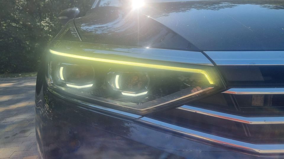 Besárgult nappali menetfény (DRL) LED-csík